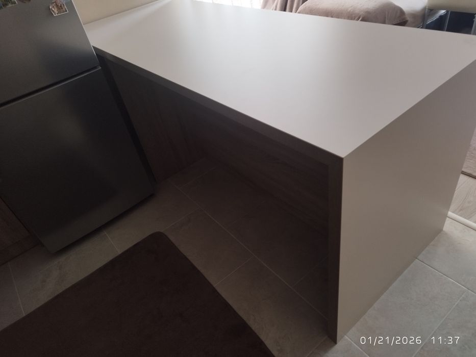 Масивна  дървена маса