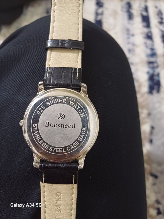 Kumush ayollar qo'l soat