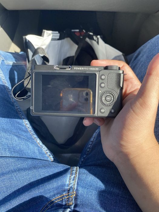 Salut, vand aparat de fotografiat