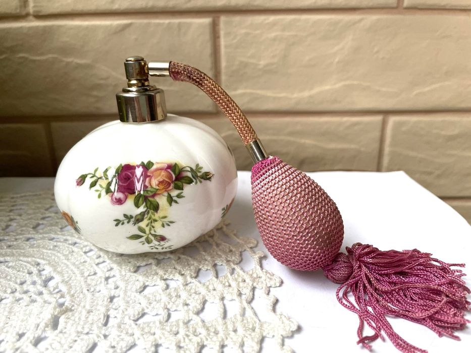 ROYAL ALBERT красиво порц.шише за парфюм от Англия