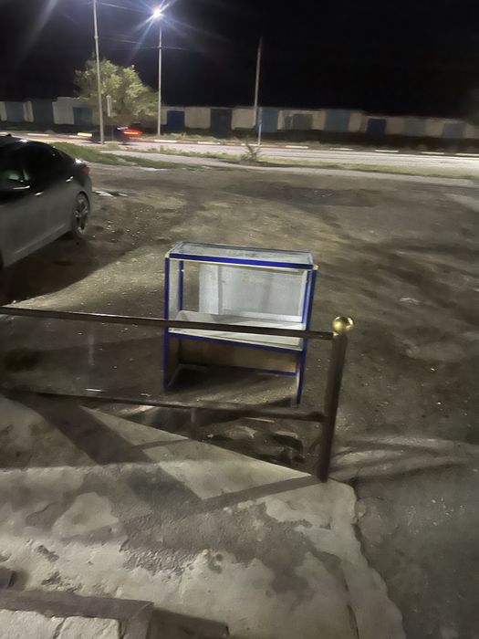 Витрина стеклянная