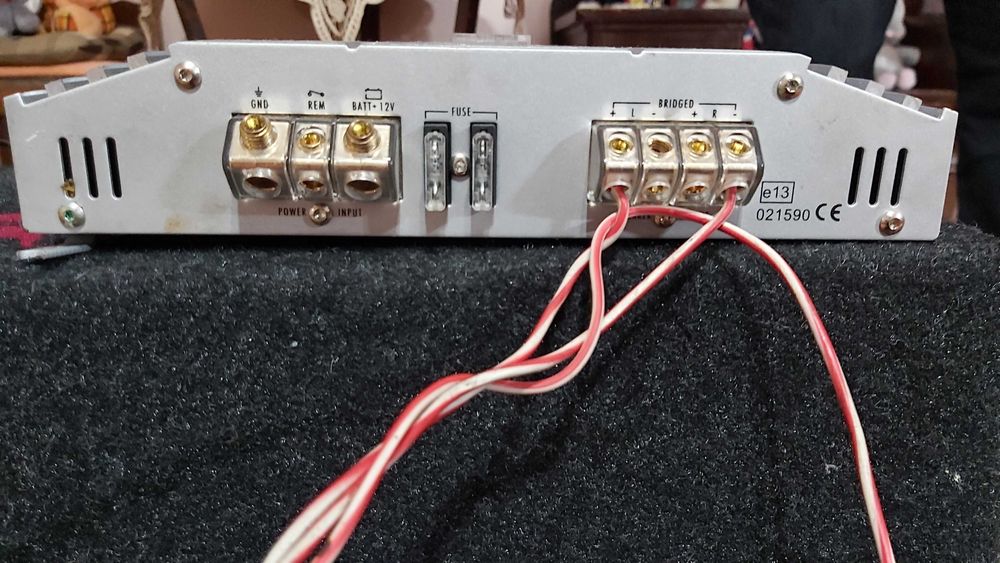 Subwoofer Auto Renegade GTB 2600 si Amplificator Auto Titan TXi 4000