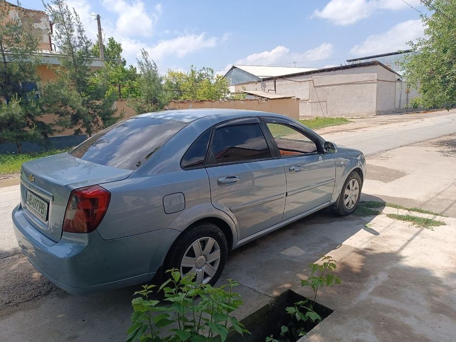 Автомашина LACETTI 2011 сотилади