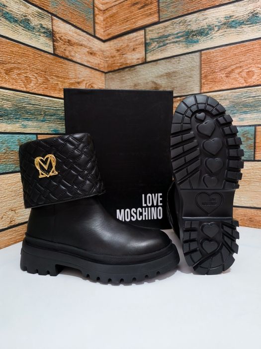 Calvin Klein/Karl Lagerfeld/Love Moschino/Michael Kors/Valentino/Buffa