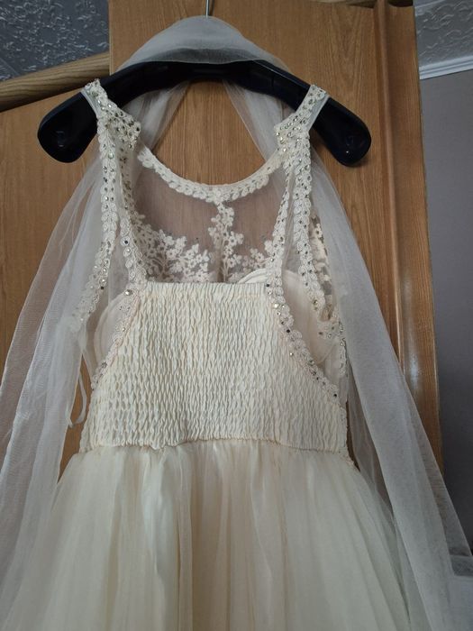 Vand rochie de seara