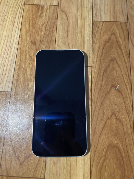 Продам iPhone 13 256 GB (белый)