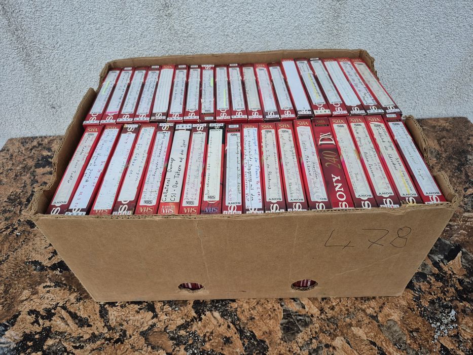 Vând 40 casete video Sony VHS originale de 240 minute colectie filme acțiune,drama,Comedie, Triler, dragoste,western...etc.