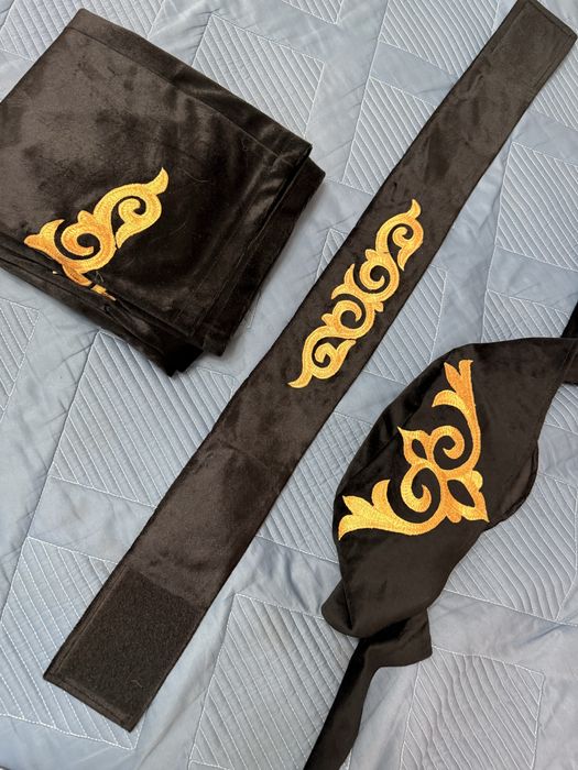 Ұлттық киім сатылады