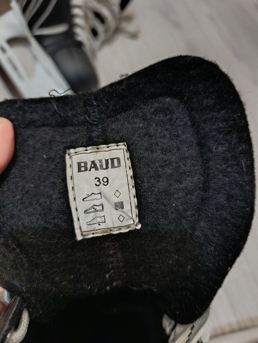 Продам коньки  39 размер