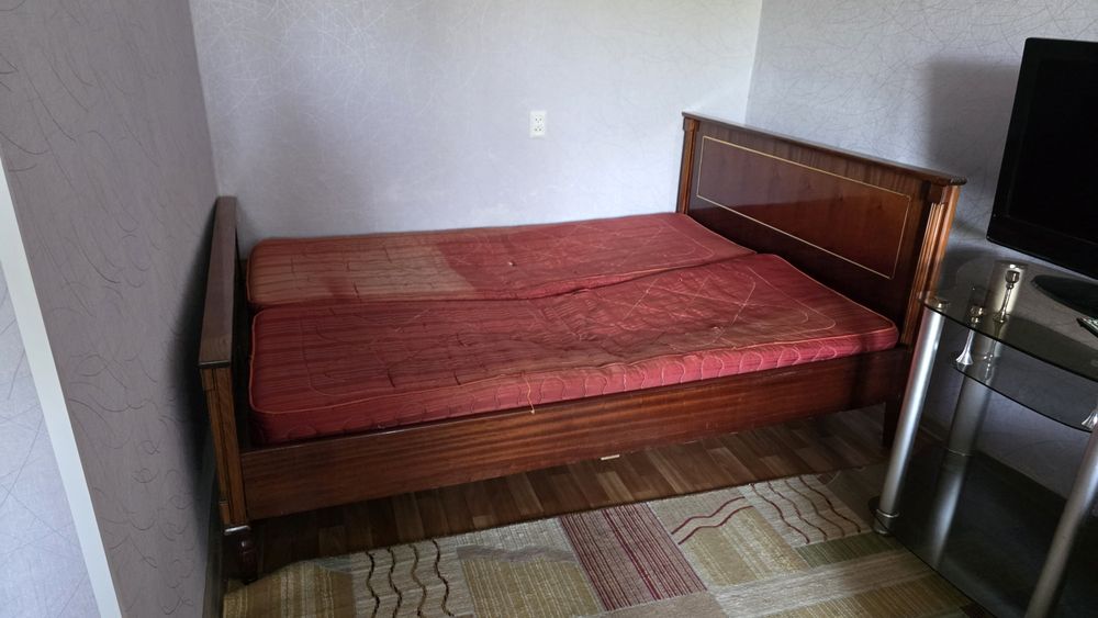 Продам двуспальную кровать