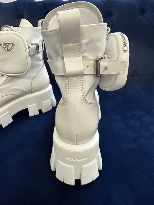 Ghete Prada Monolith