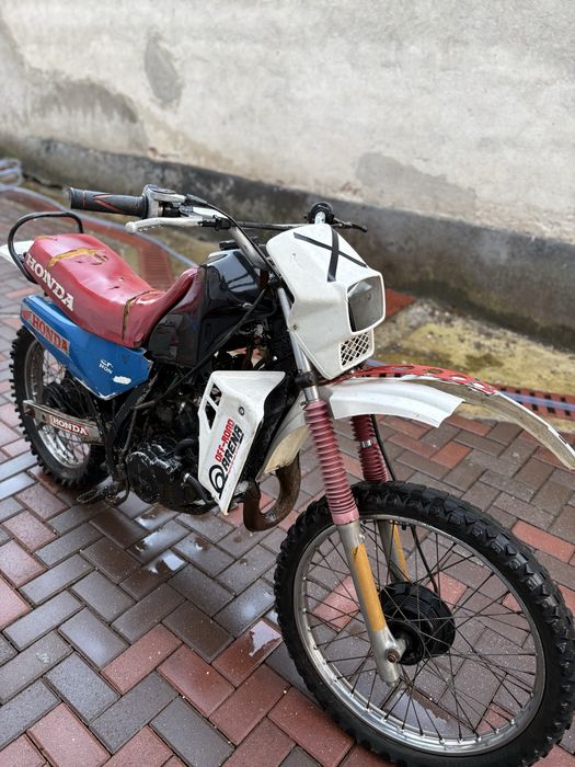 Vând Honda CR 125 cm cubi 2 timpi