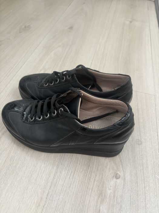 Ботинки женские  черные размер 38