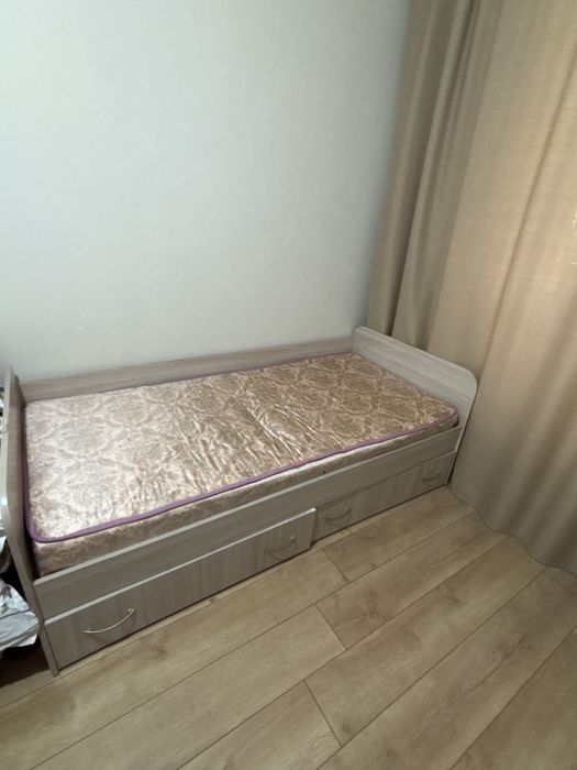 Продам кровать с матрасом