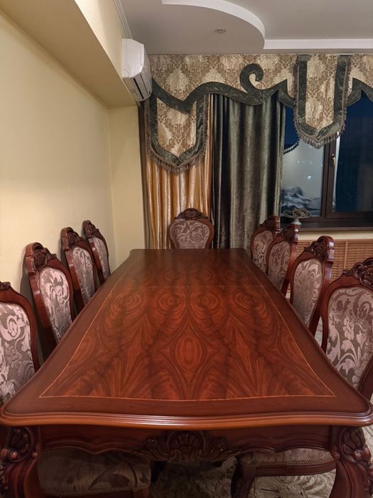 Срочно продам стол и стулья