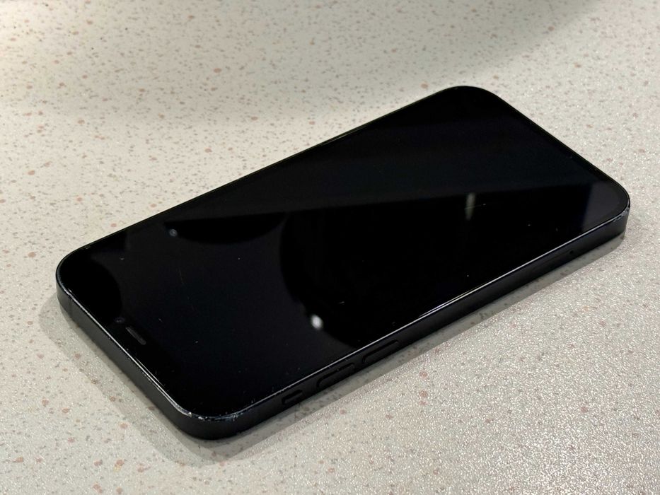 iPhone 12 64GB Black – Отличен, 80% Батерия!