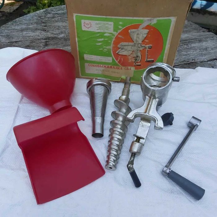 Механическая шнековая чугунная соковыжималка (СССР) 70-80 г.
