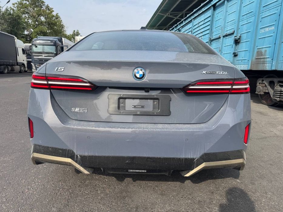 BMW i5 50L M-Sport 2025 yil