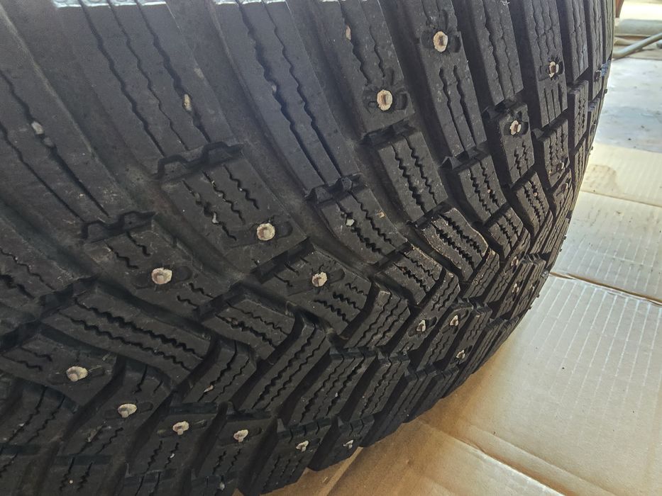 Шипованная continental ice contact 3 235/60/18
