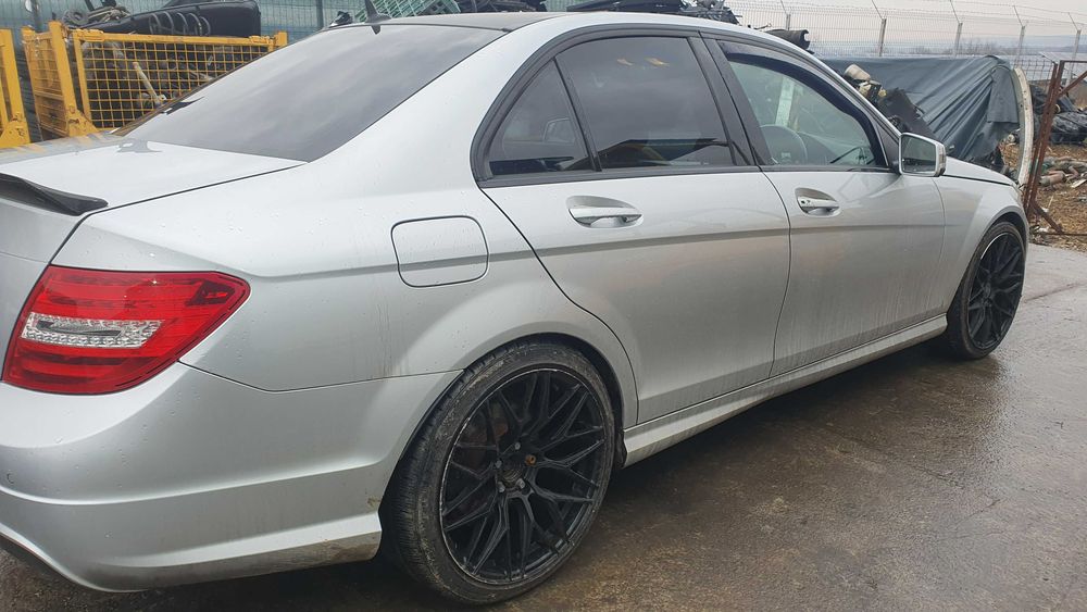 Portiera usa dreapta fata spate Mercedes C Class W204 facelift C220