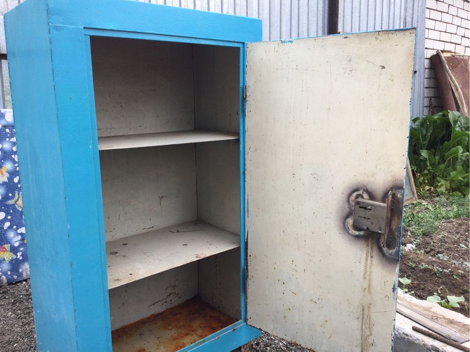 Продам сейф заводской