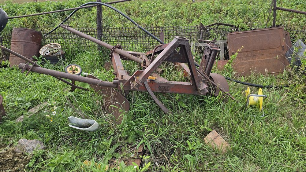 Плуг пахальный. Заводской.