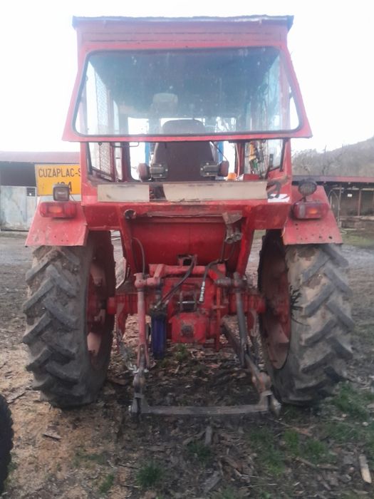 Vând tractor u650 cu incarcator