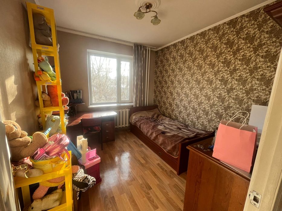 Продам 5 комнат квартиру!