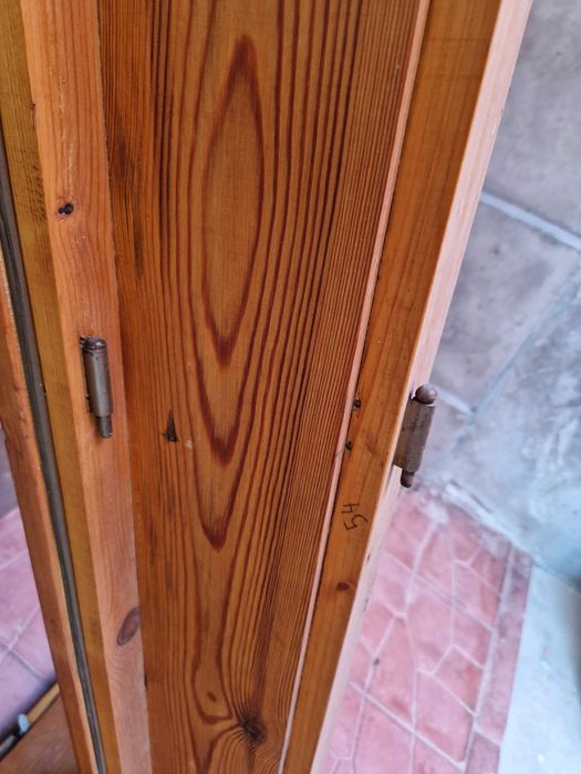 Продавам дървена дограма