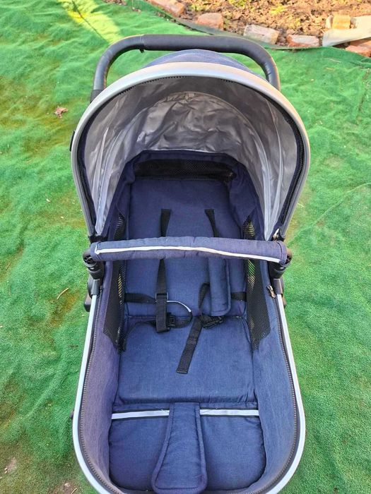 Продавам комбинирана детска количка в отлично състояние