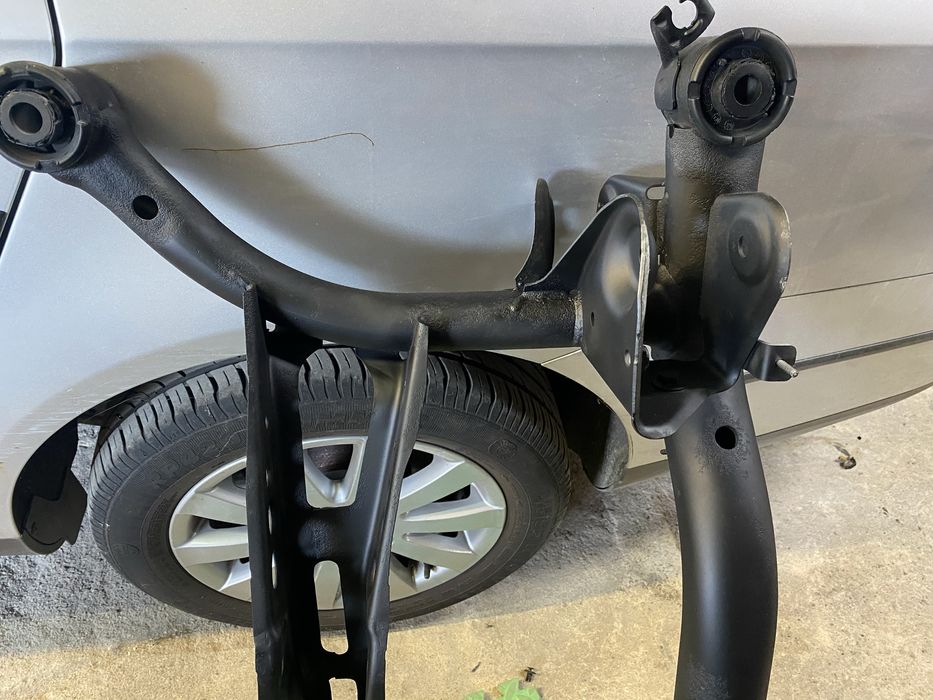 Заден мост пасат б7 2012г като нов