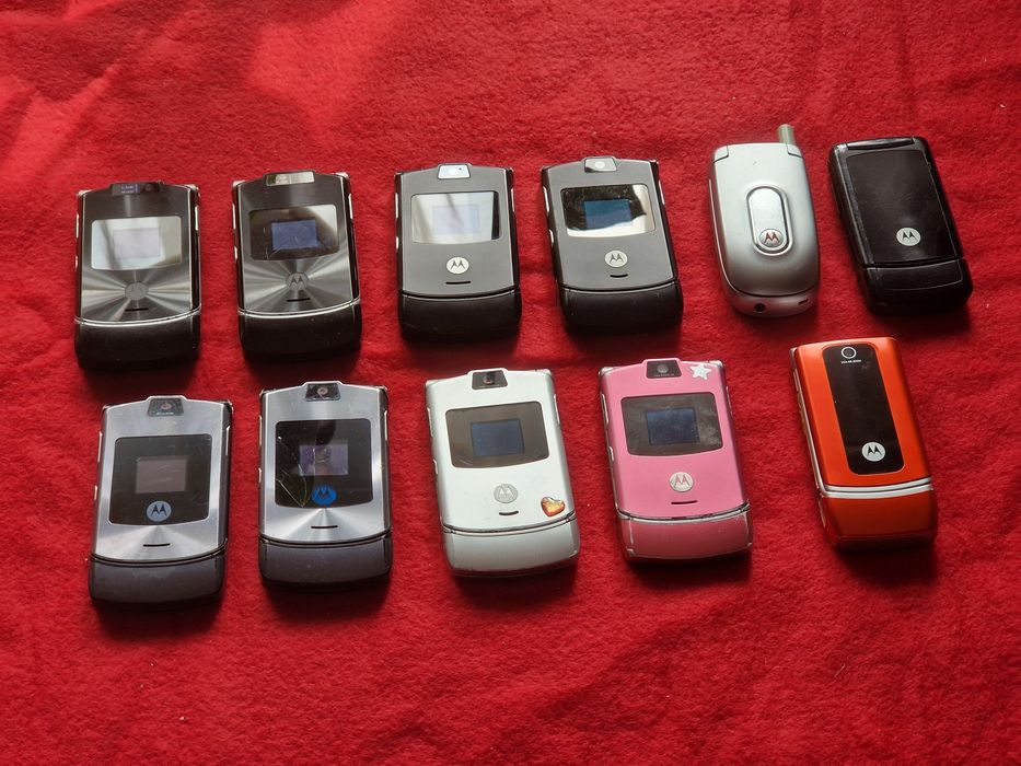 Telefon Motorola v3 pentru colecție sau piese