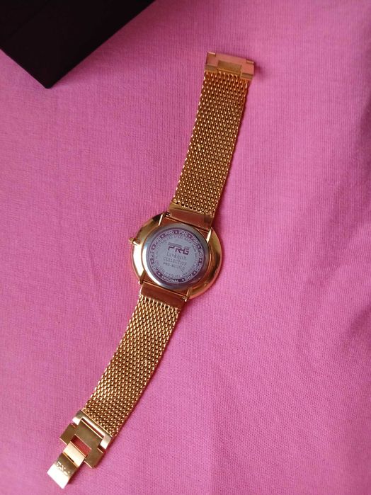 Елегантен позлатен часовник Luv & Kush