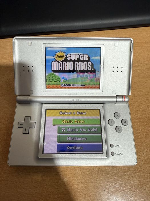 Consola Nintendo DS lite cu joc Mario