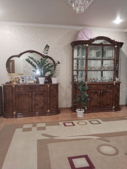 Продам сервант в отличном состояни