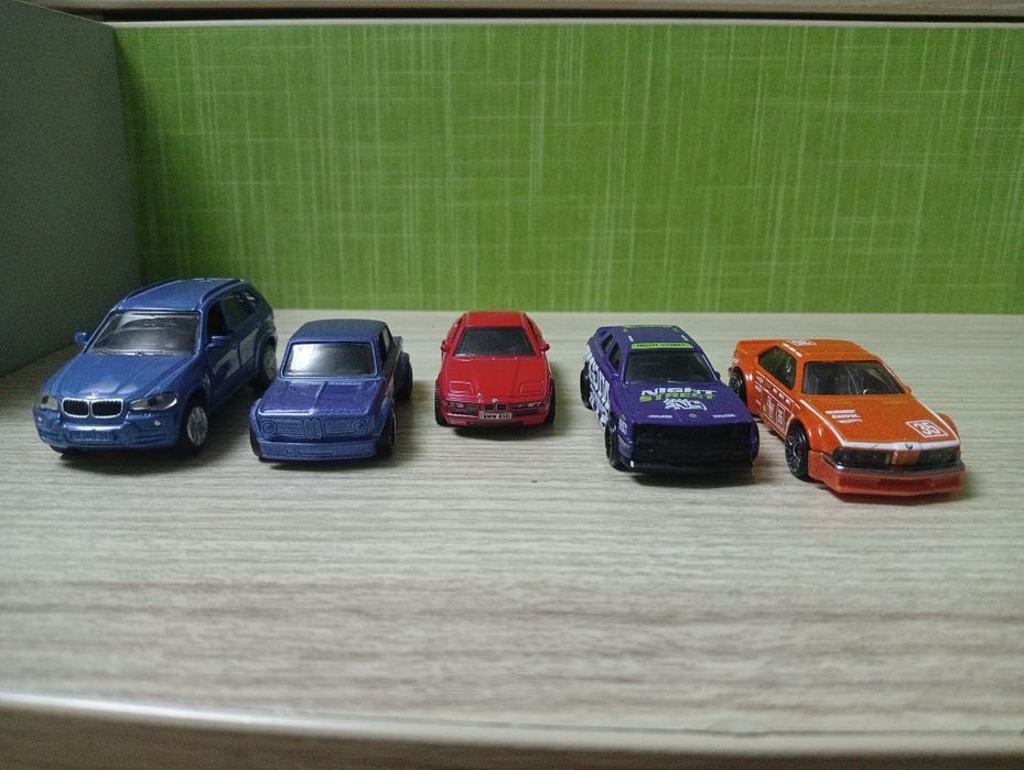 Модельки BMW 1:64 масштаб