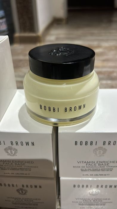 Vând produse make-up,creme branduri cunoscute