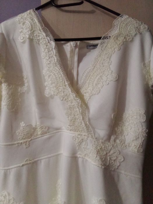 Vând rochițe ocazie