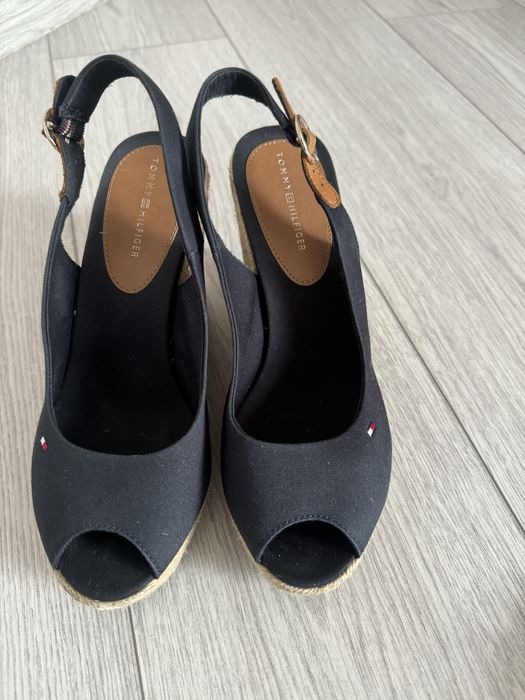 Босоножки от Tommy Hilfiger