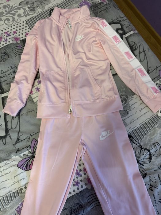 Анцуг Nike за момиче