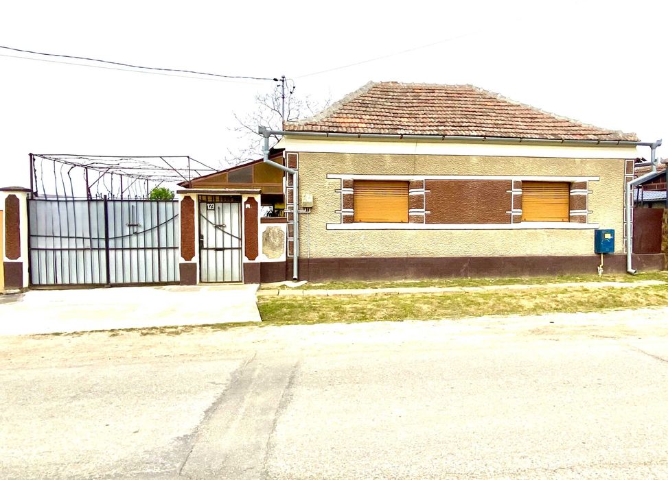 Casă cu teren mare si curte amenajata, de vânzare în Cordău – Locație excelenta, situată chiar în centrul localității!