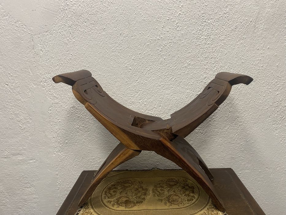 Дървена сгъваема поставка от орех Азия 1900 1940