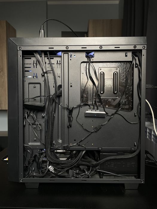 Настолен компютър / PC