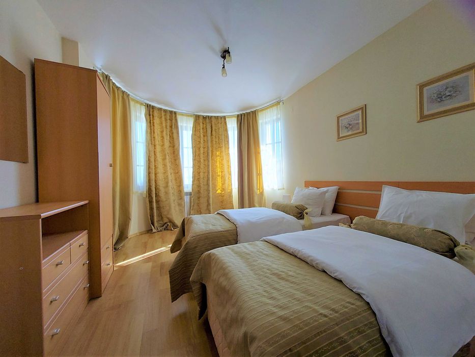 Дава се под наем Тристаен апартамент в Банско - 132 кв.м за 900 € - Снимка #9