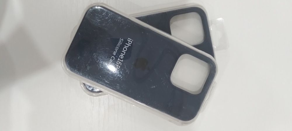 Чехлы на iPhone 16 Pro Silicone Case