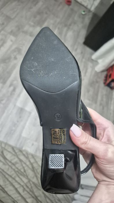 Платье продам чернее эффектное и туфли