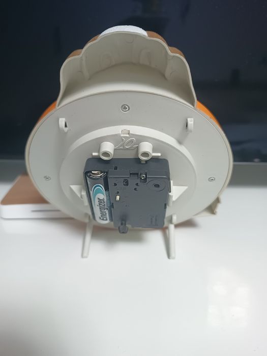 Часы  настольные кварцевые