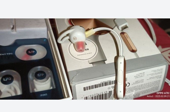 Căști Bluetooth Fitbit Flyer