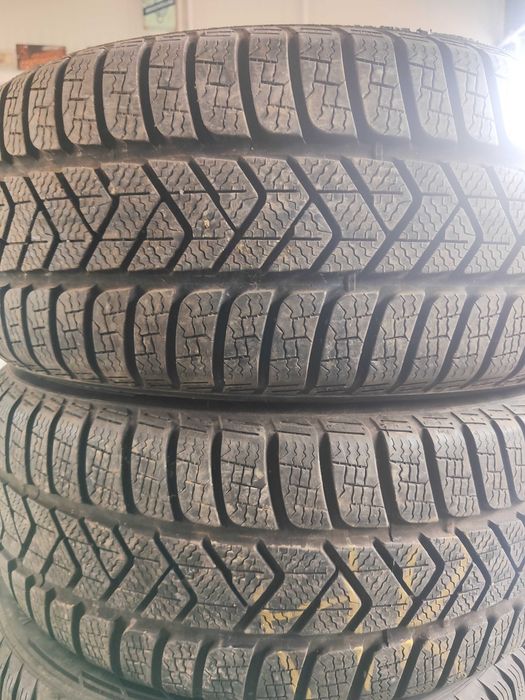 2бр.зимни гуми 225/55/17 Pirelli