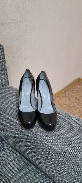 Продам женские туфли